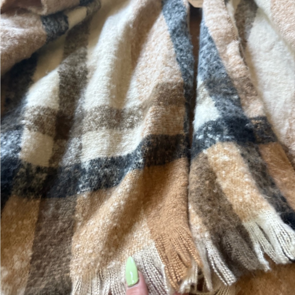 Nine West Tan and Cream Knit Sweater - Picture 4 of 6
